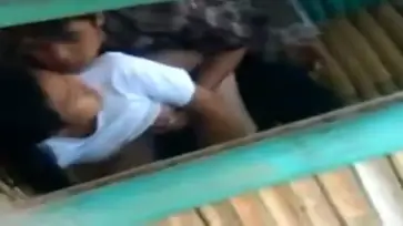Bokep Indo Old MP4 Pasangan ini Ngewe Di Pos